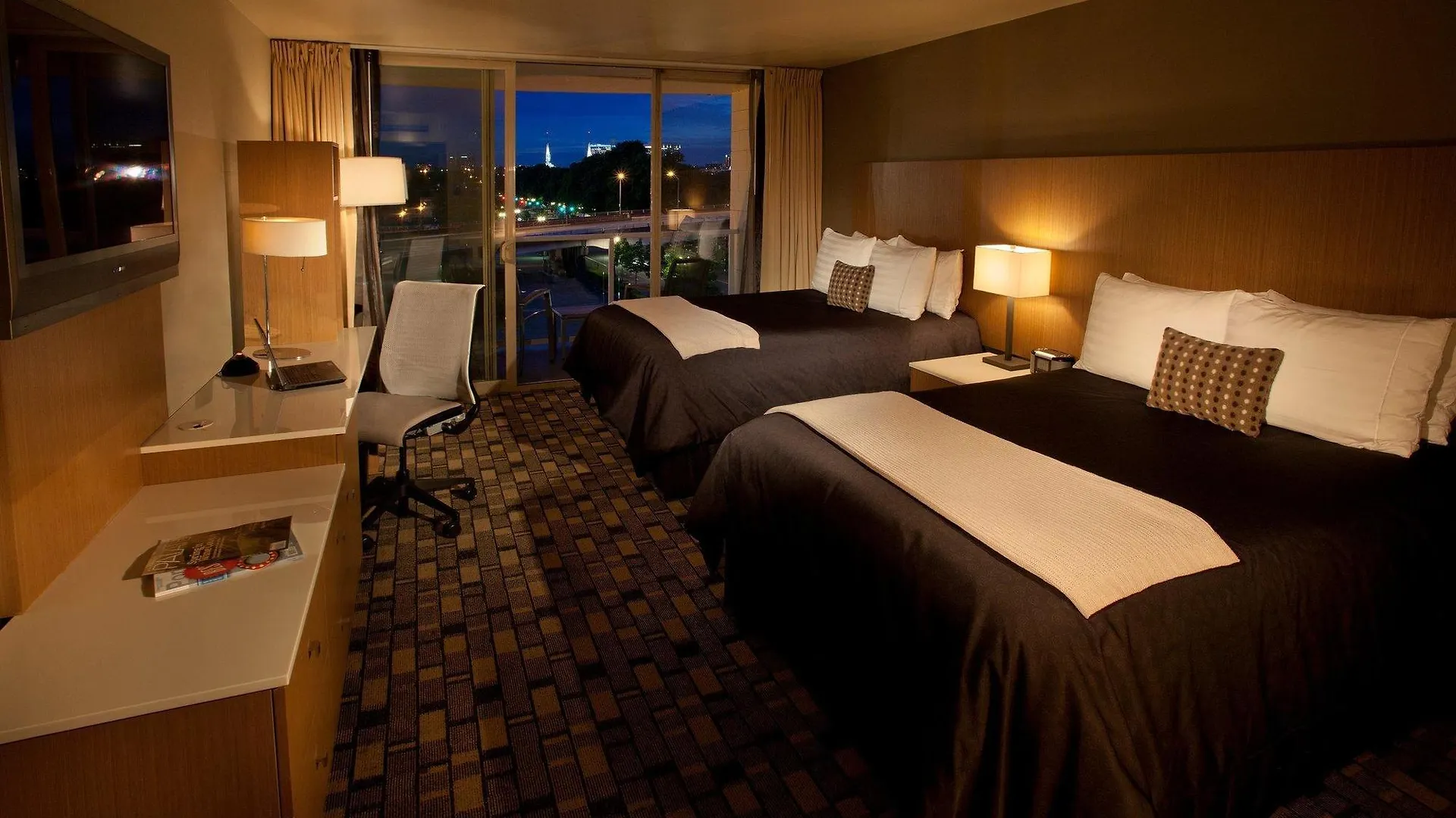 Staypineapple, Hotel Rose, Downtown Портленд