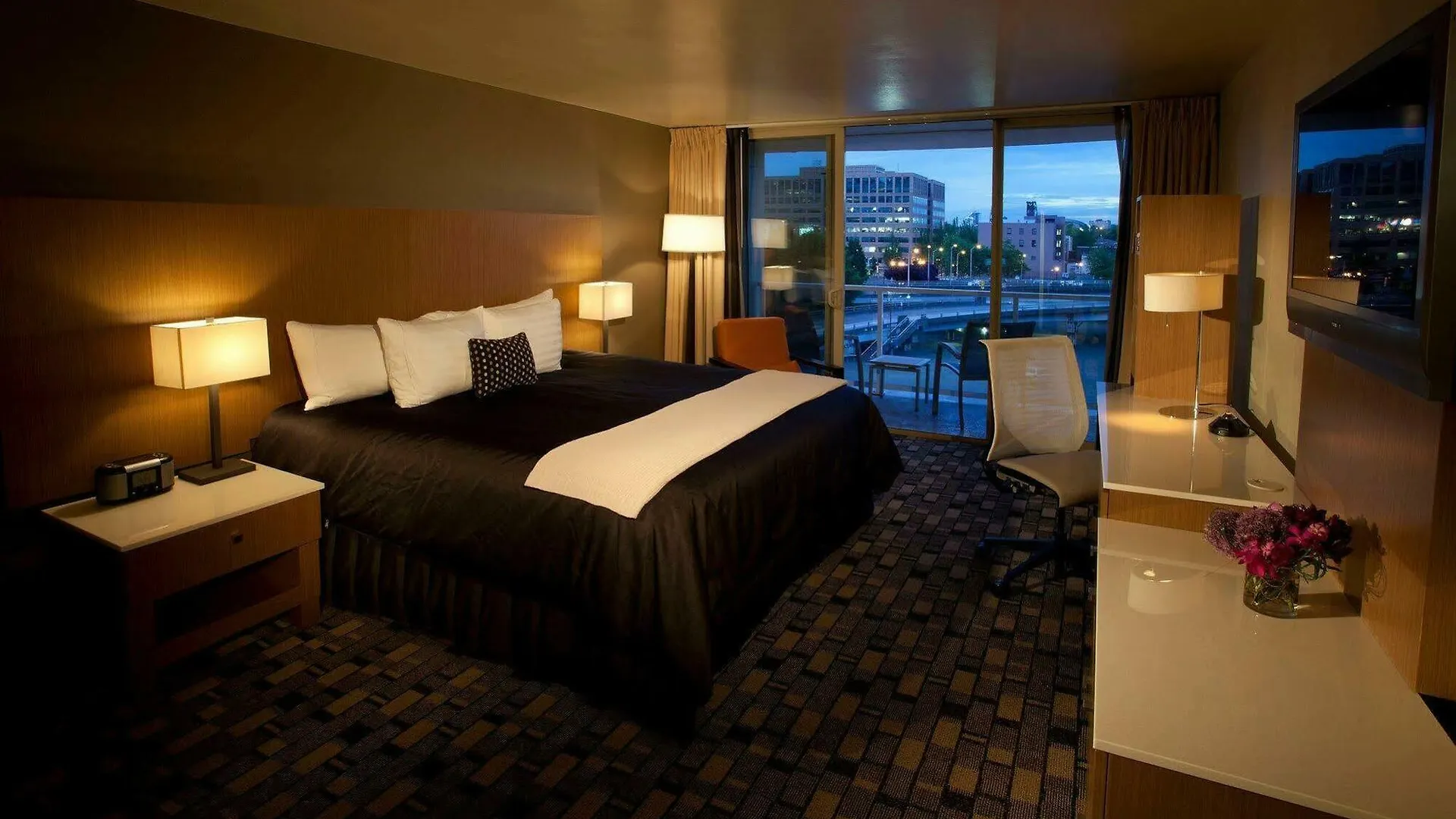 Staypineapple, Hotel Rose, Downtown Портленд США